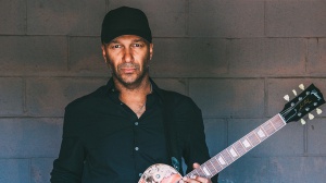 Tom Morello, Serj Tankian e Nandi Bushell insieme per beneficenza