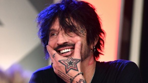 Tommy Lee: fuori due inediti a sorpresa