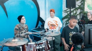 Travis Barker ha realizzato il desiderio di un ragazzino affetto da una rara sindrome