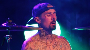 Travis Barker:"Dopo il ricovero in terapia intensiva sto meglio"