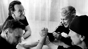 U2, nuovo EP a sorpresa: ascolta 'Easter Lily'