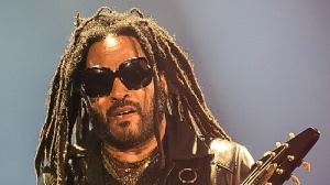 Una fan ha strappato i dreadlocks a Lenny Kravitz