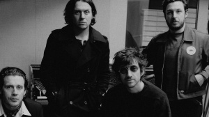 War Child Records: “Opening Night” degli Arctic Monkeys anticipa “HELP(2)” 