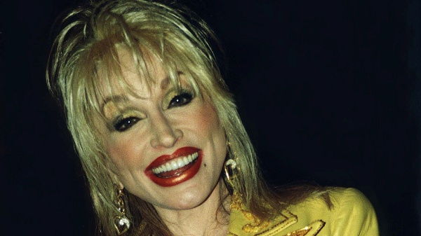 È morta Dolly Parton, addio alla regina del country diventata un'icona americana