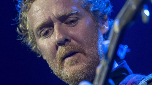 Addio a Glen Hansard, il cantautore è scomparso a 56 anni in seguito ad un incidente