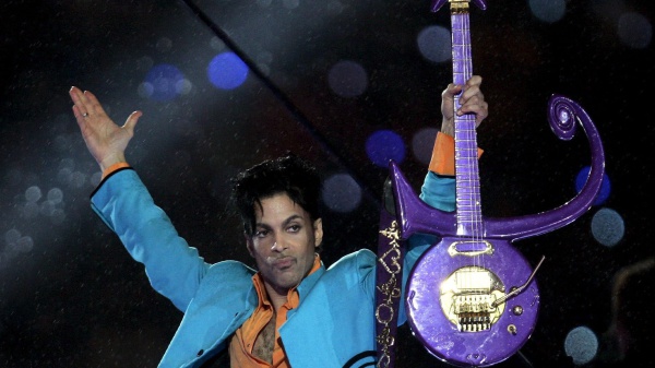 Da Prince agli ZZ Top: 10 delle chitarre più strane della storia del rock