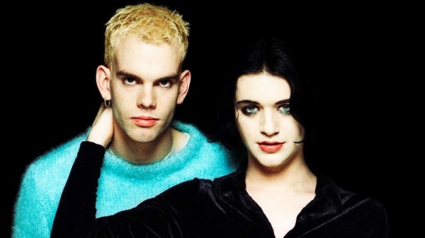 Dai Placebo a Bowie: quando il rock smonta le proprie canzoni per crearne di nuove