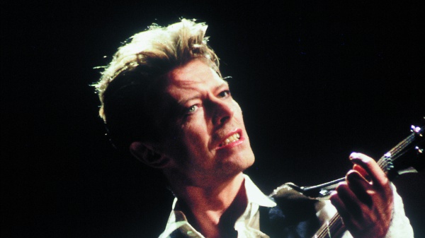 Dieci anni senza David Bowie, la leggenda del rock che cambiò per sempre le sorti della musica mondiale