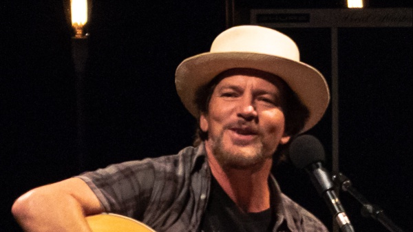 Eddie Vedder presenta “Better Believe”: il nuovo brano nato con i giovani musicisti di Chicago