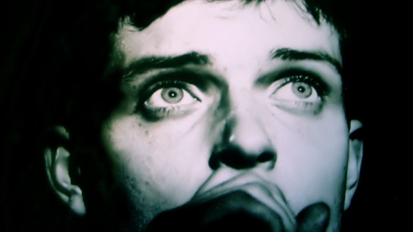 Ian Curtis e i Joy Division: la frattura invisibile del post-punk britannico