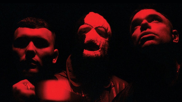 Kneecap, “Liar’s Tale”: quando il rock è ancora un atteggiamento