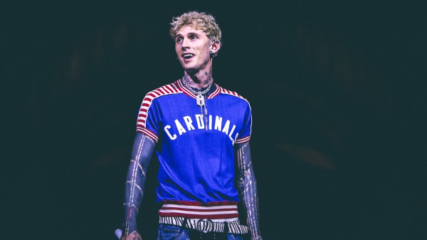 mgk parla di Yungblud in FIX UR FACE ? 