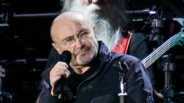Phil Collins frena sul ritorno live: “Non riesco a immaginarmi di nuovo sul palco”, ma un tour non è escluso