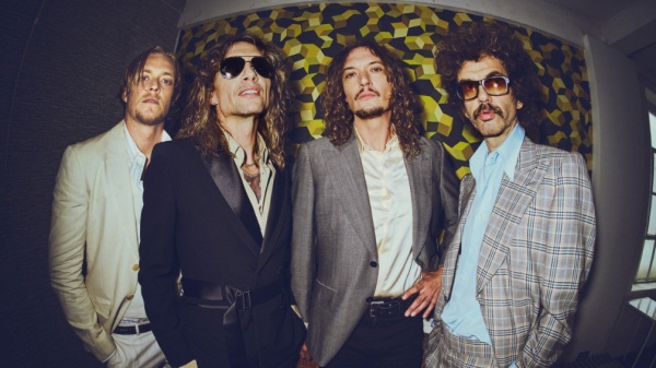 The Darkness, Justin Hawkins a Radiofreccia: “Non puoi vestirti come un contabile”