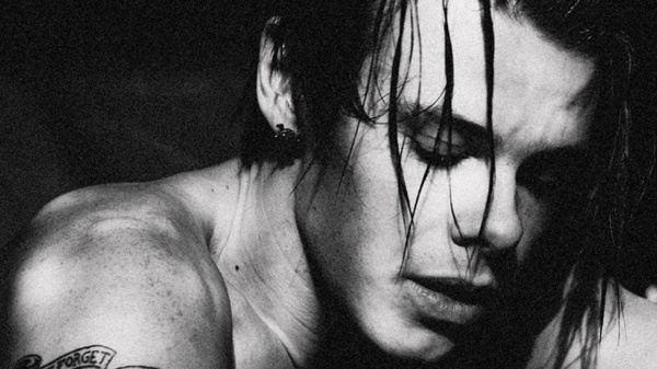 Yungblud 'chiama' gli Oasis per James Bond