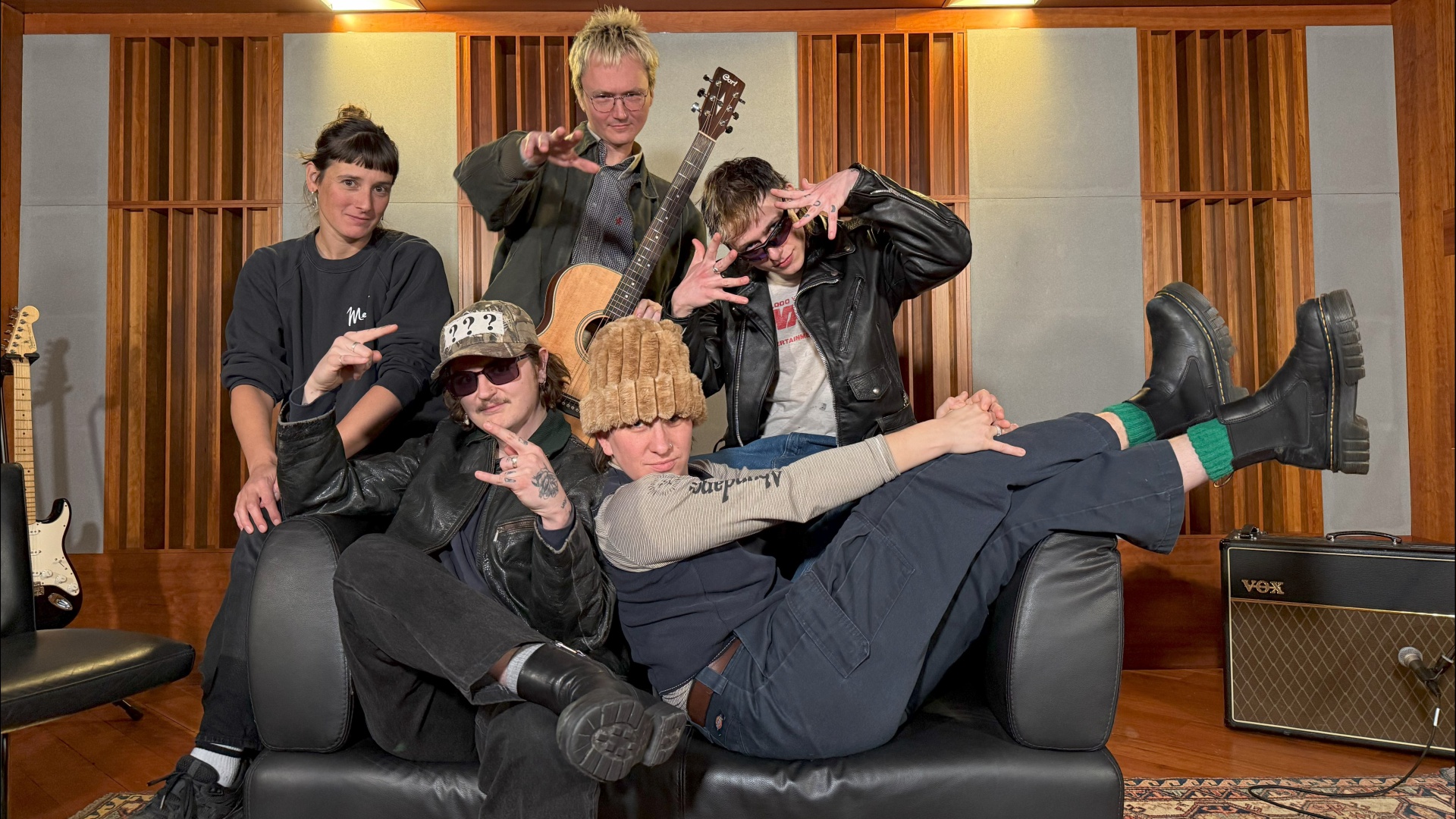 Thus Love @ Radiofreccia (interview  + live)